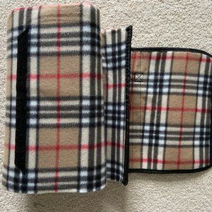 - Folding warm picnic garden floor blanket waterproof black lining 49 inch x 5
